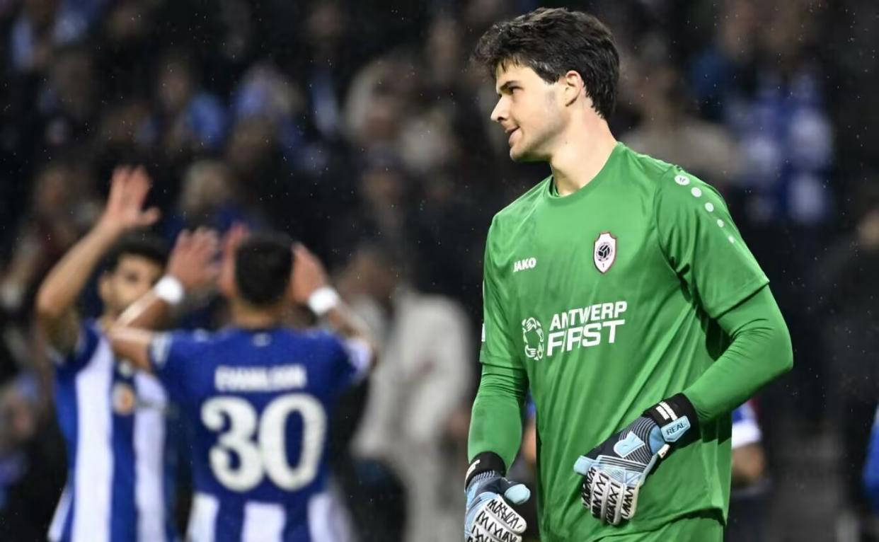 曼联横扫巴西，库尔图瓦惊艳四座