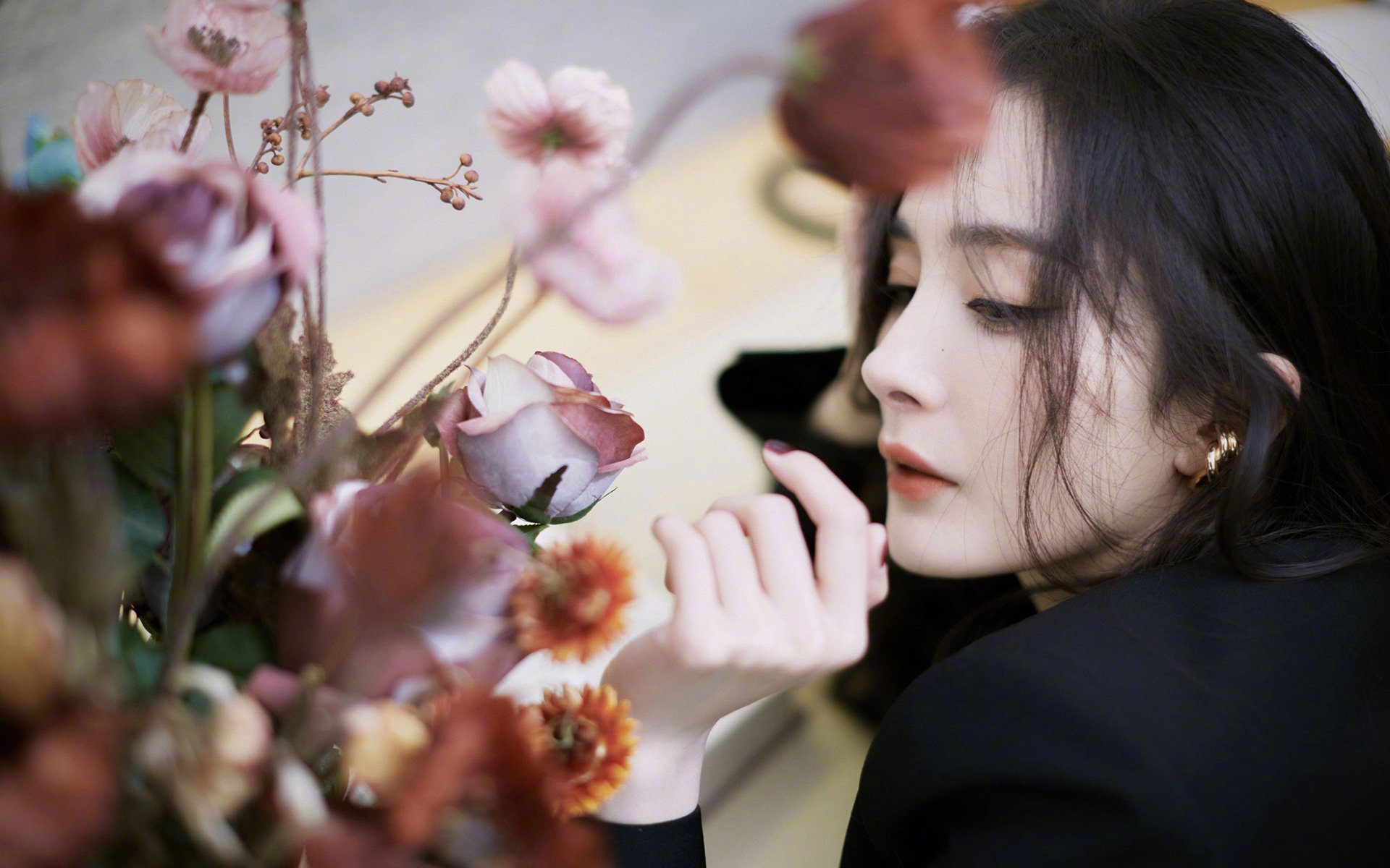 开云体育APP下载-西甲加冕之夜，卡马文加如何用一场德比，改写了中场天才的定义