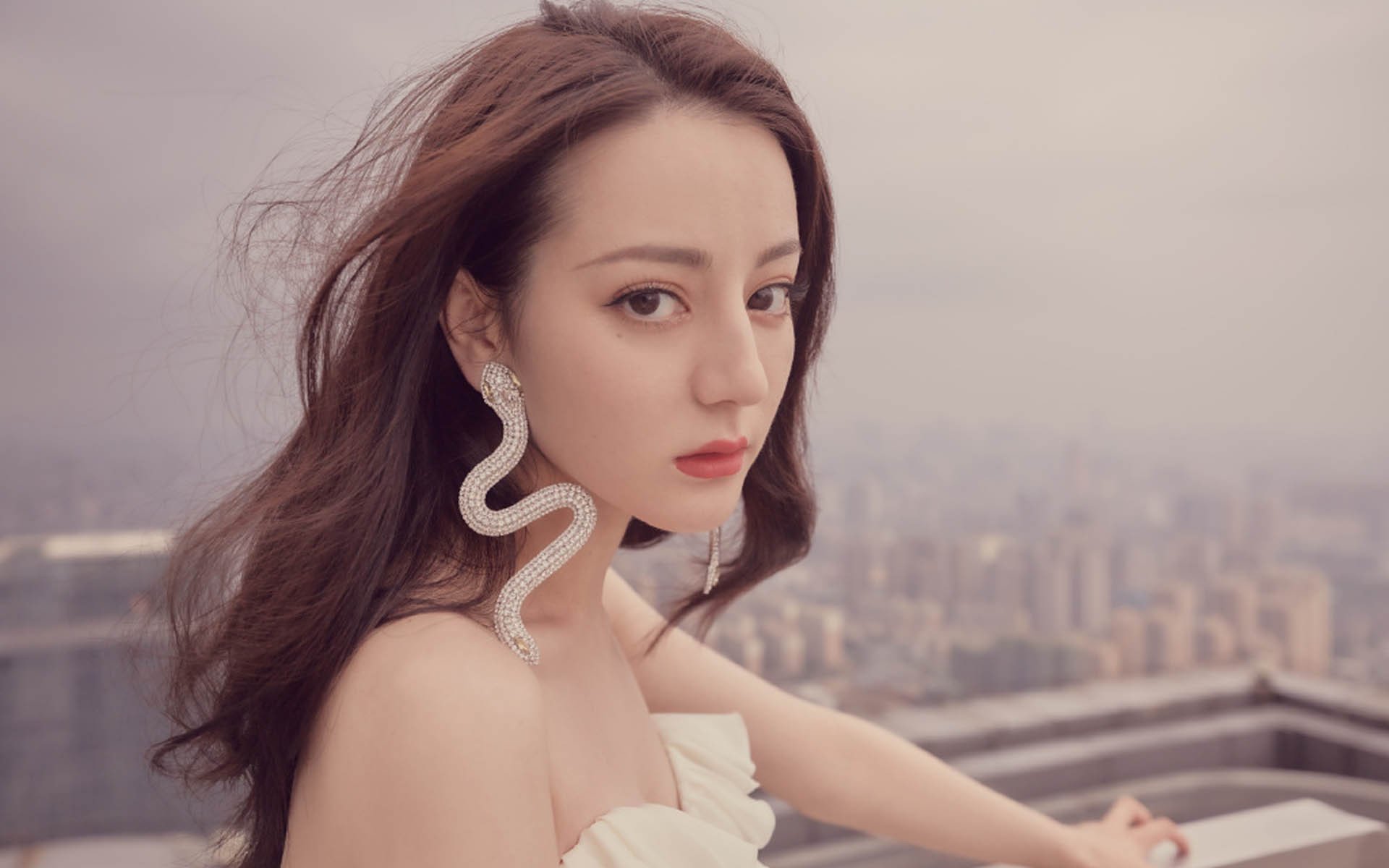 开云体育平台APP-双面战场，红蓝炽焰与黑白冰锋