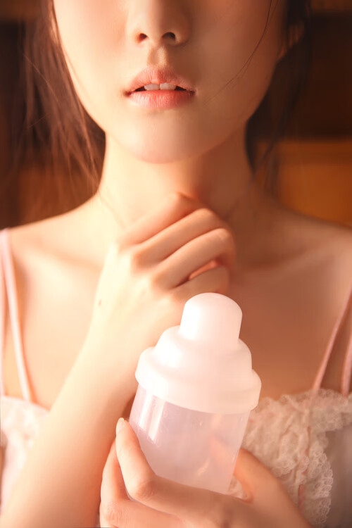 戈贝尔临危受命上演巴黎铁塔奇袭,火箭险胜上海队诠释篮球无疆界